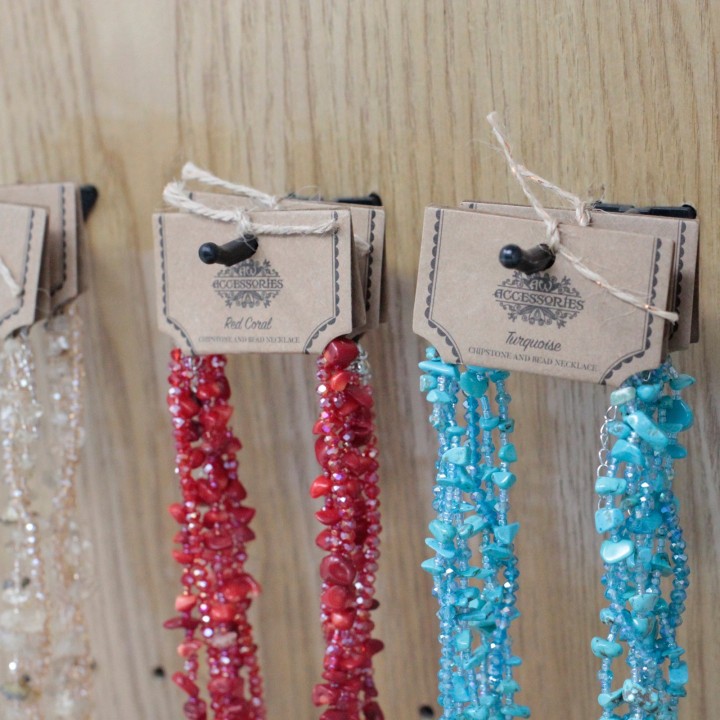 Colliers en Eclats de pierre de Corail rouge