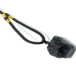 Pendentif de tourmaline noire brute