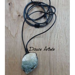 Pendentif en Prehnite brute