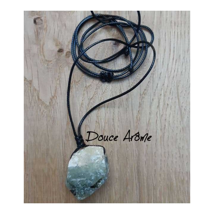 Pendentif en Prehnite brute