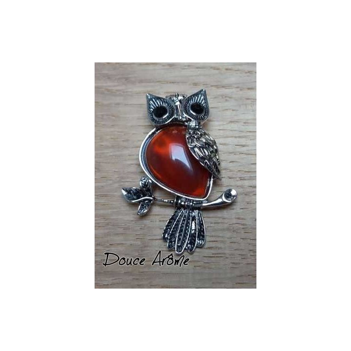 Broche chouette en Agate rouge
