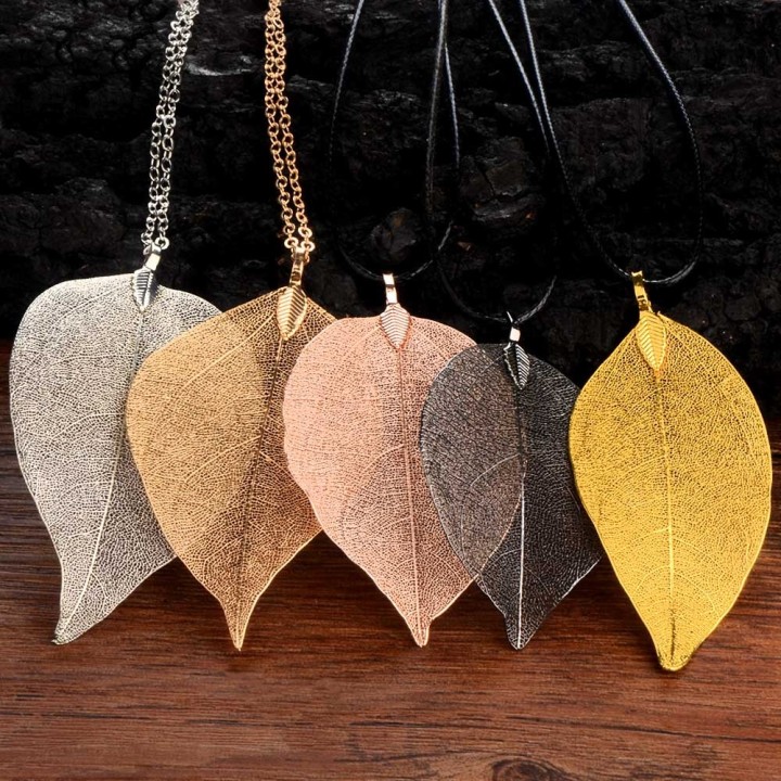 Véritable feuille en pendentif - Noir