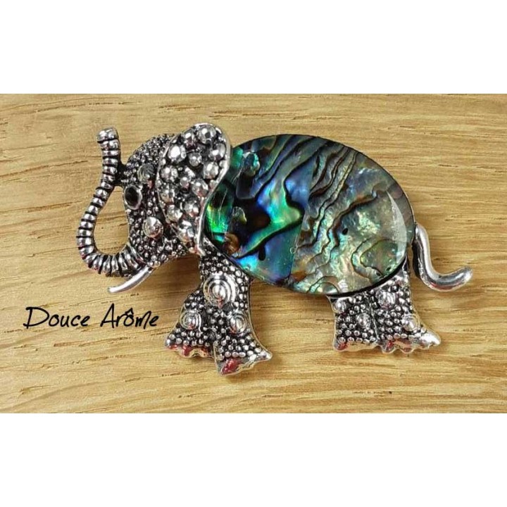 Broche Eléphant en Nacre