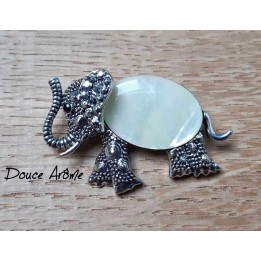 Broche Eléphant en Nacre