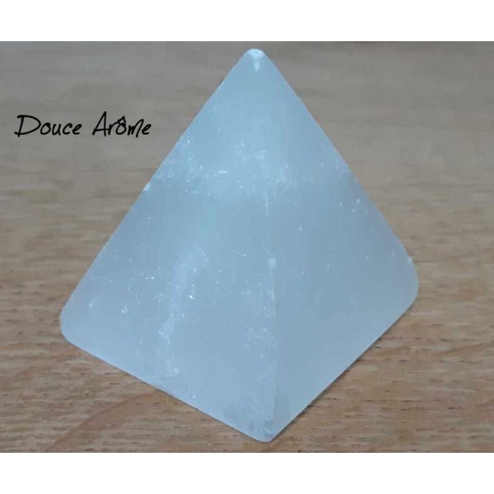Pyramide en Sélénite