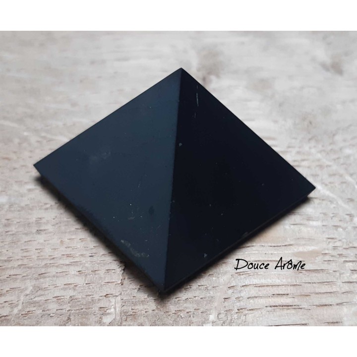 Pyramide en Shungite