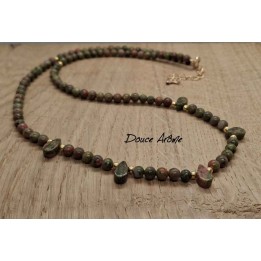 Collier en Unakite