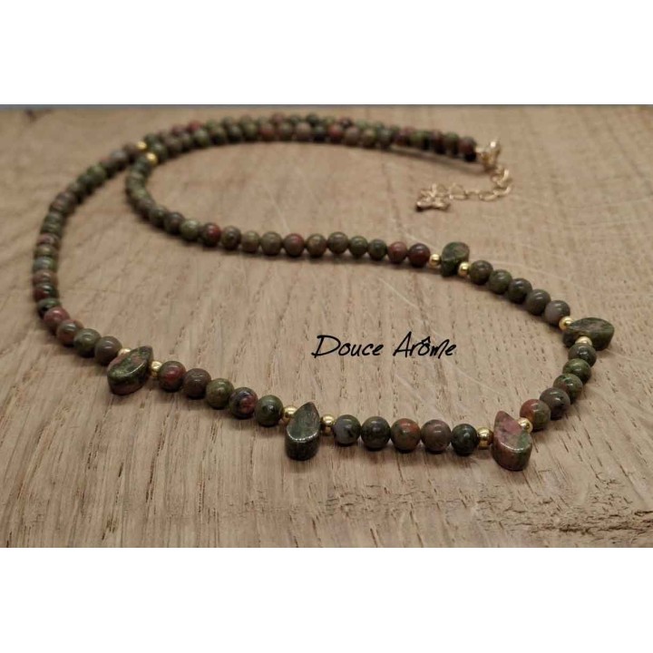 Collier en Unakite